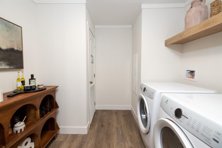 Iris Winds - Image 11