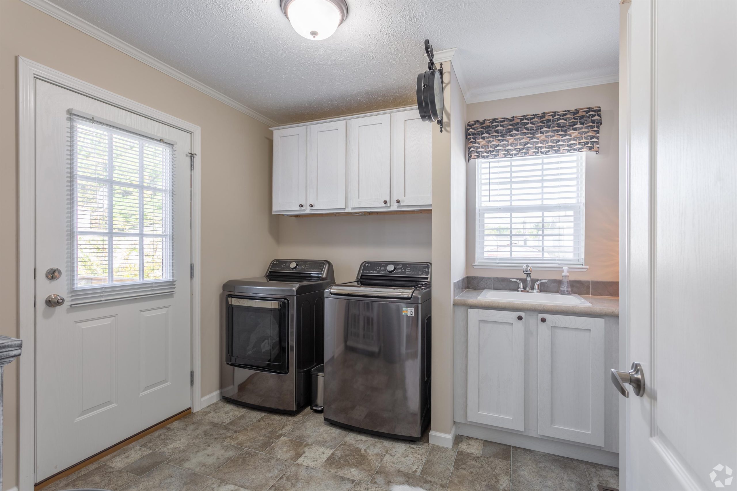 Hudson Estates - Image 12