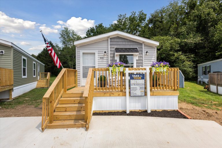 Woods Edge community image