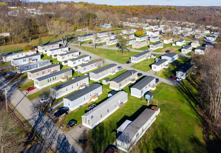 Hillcrest Crossing community image
