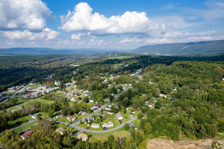 Camelot Woods community image