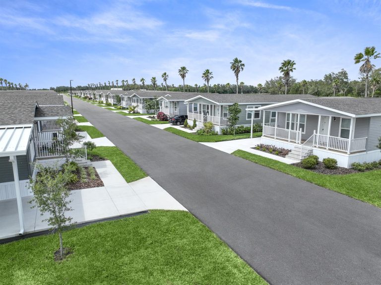 Sebring Square community image