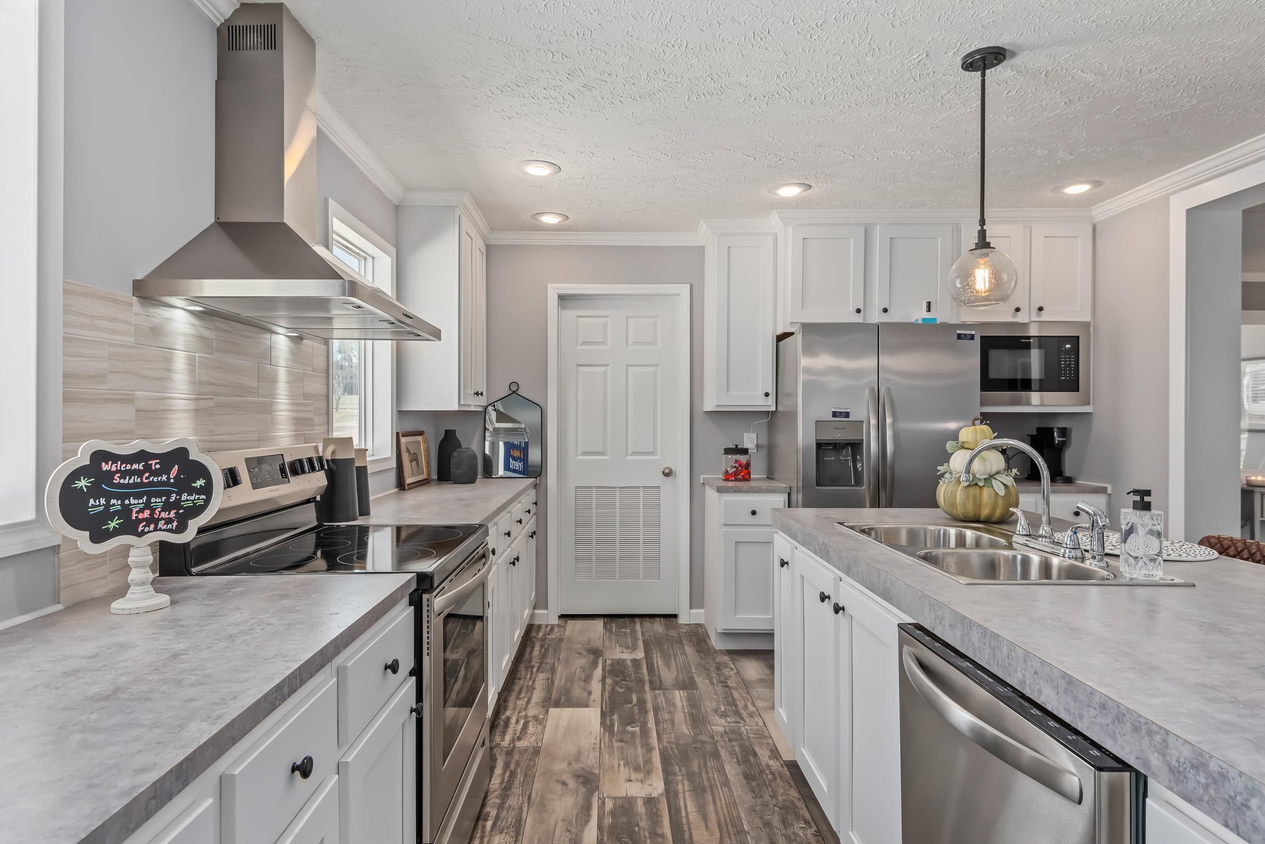 Saddle Creek - Image 7