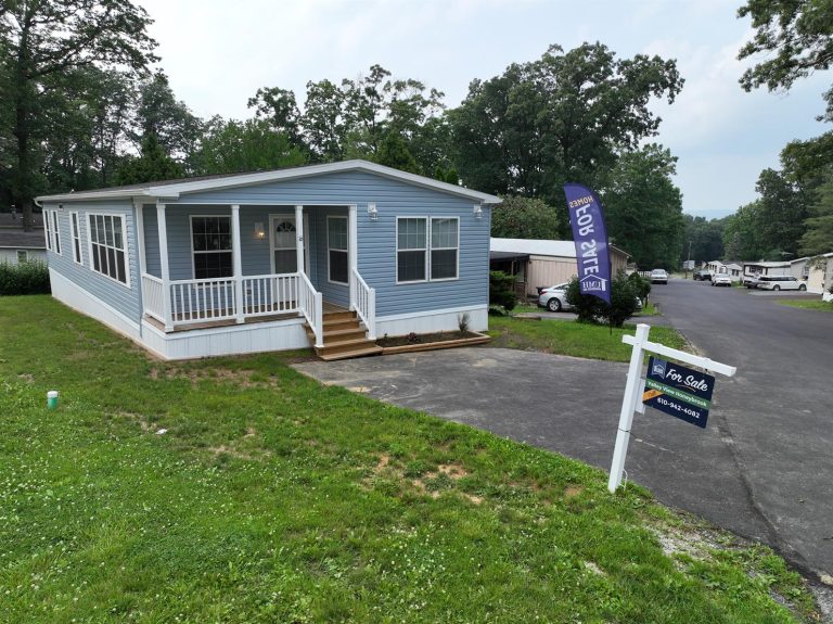 Mountaintop community image