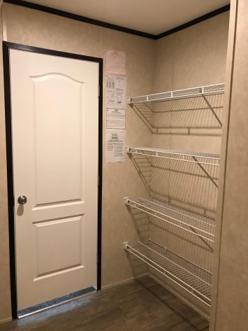 164 WI CLOSET 3