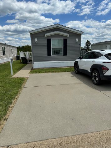 Colonial Heights - Image 1