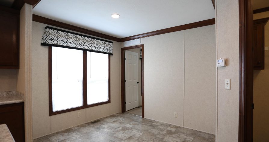 Colonial Heights - Image 15