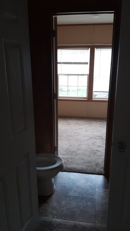 Bathroom between other 2 bedrooms