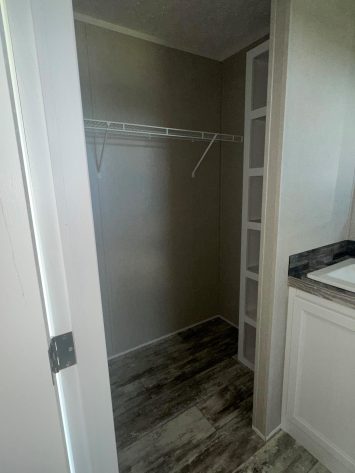 Iris Winds - Image 13