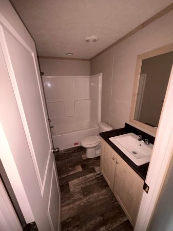 Center Manor - Image 2