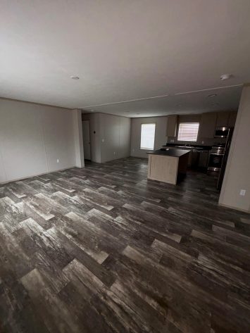 Center Manor - Image 3