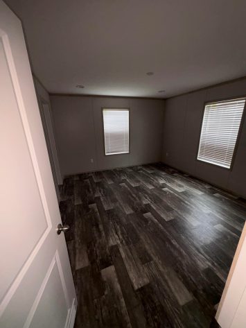 Center Manor - Image 6