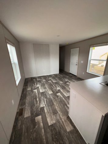 Center Manor - Image 3