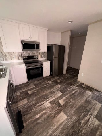 Center Manor - Image 4