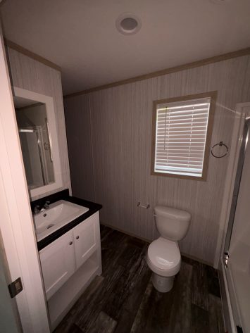 Center Manor - Image 5