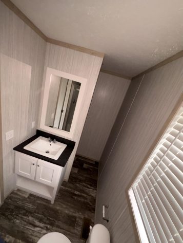 Center Manor - Image 6