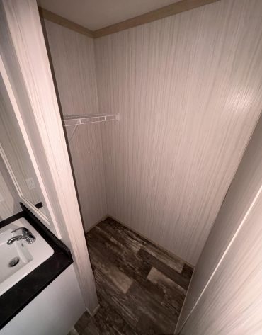 Center Manor - Image 7