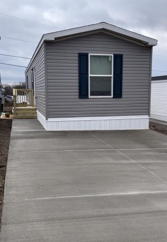 Center Manor - Image 1