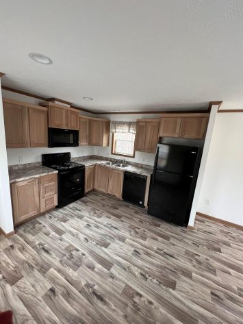 Center Manor - Image 3