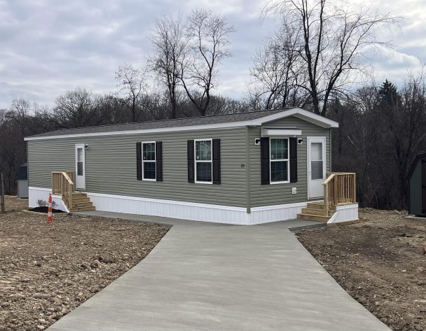 Center Manor - Image 1
