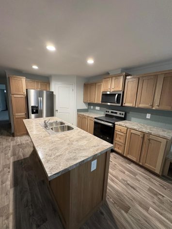 Center Manor - Image 3