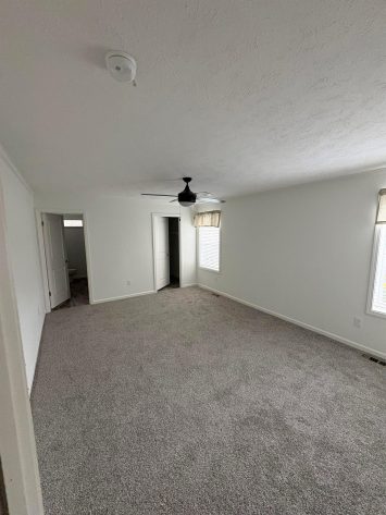 Center Manor - Image 4