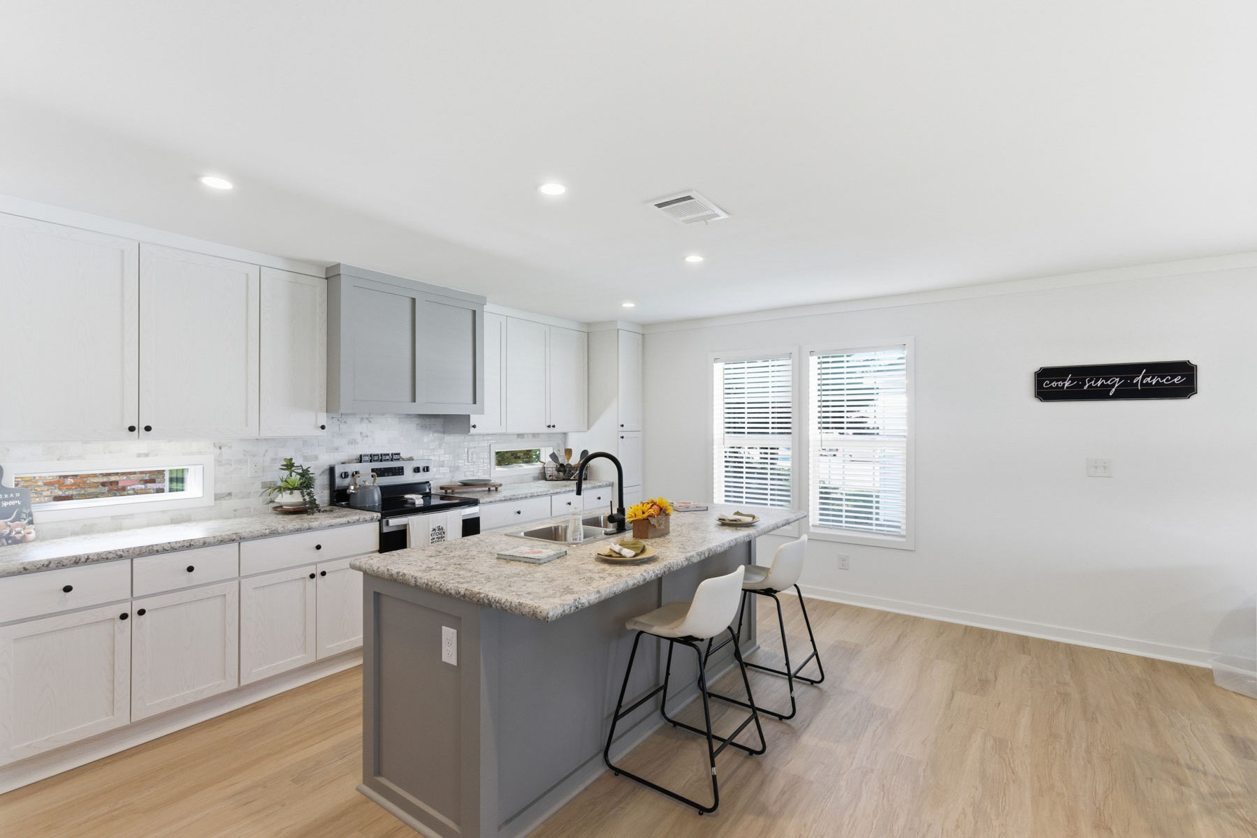 Home gallery image 12