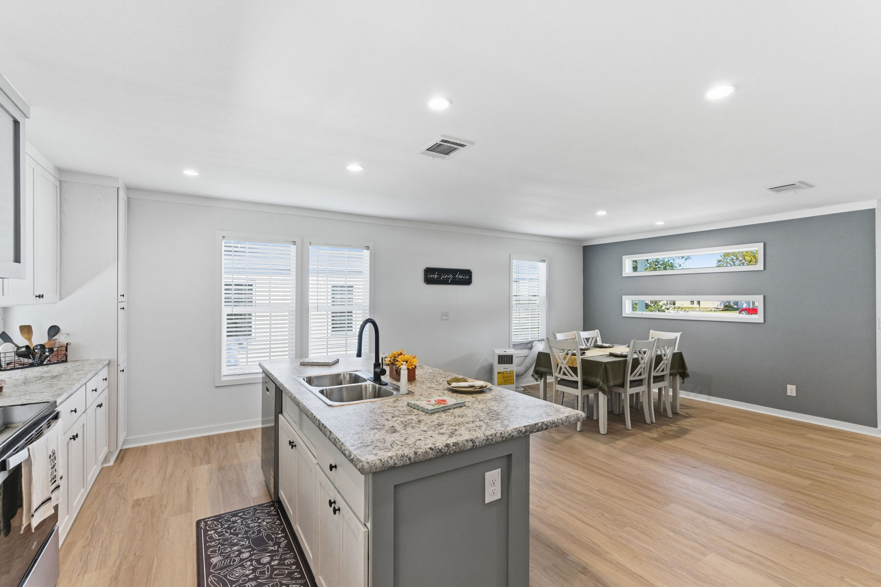 Home gallery image 13