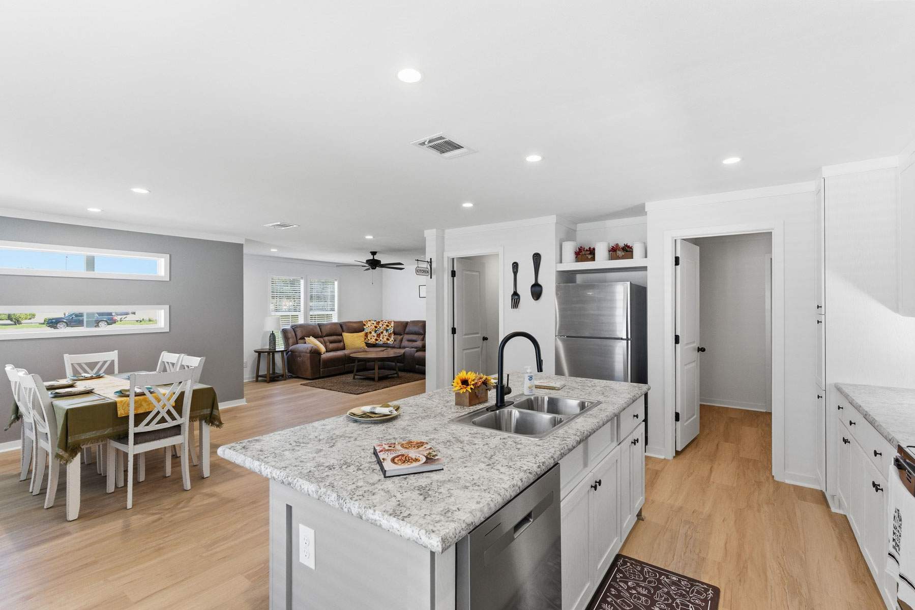 Home gallery image 11