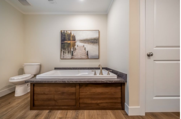Saddle Creek - Image 7