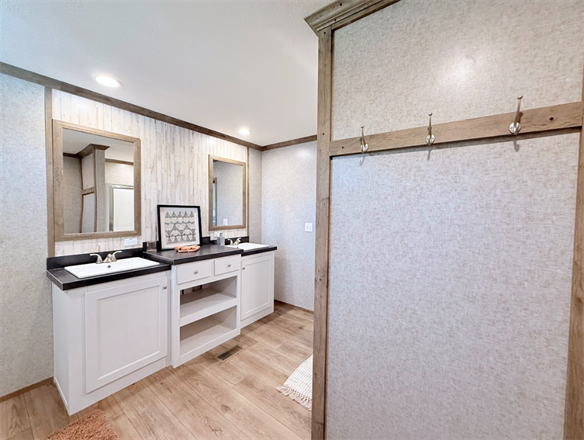 Saddle Creek - Image 11