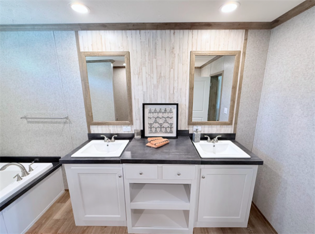 Saddle Creek - Image 12