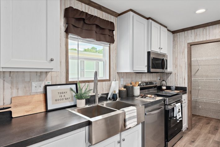 Saddle Creek - Image 11