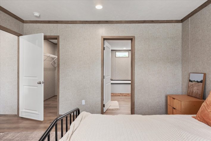 Saddle Creek - Image 15