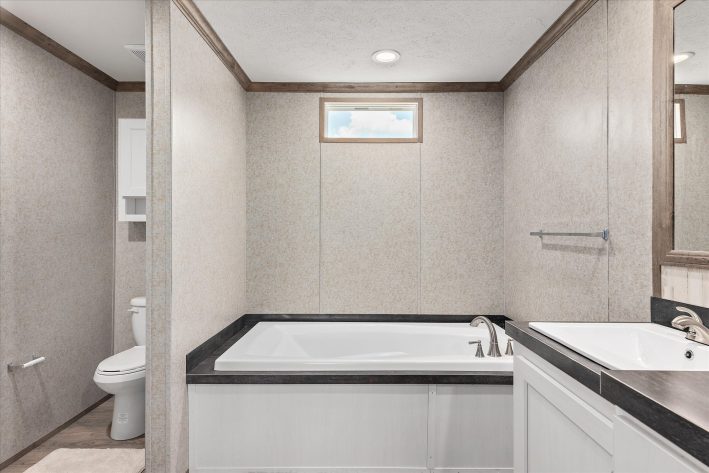 Saddle Creek - Image 18