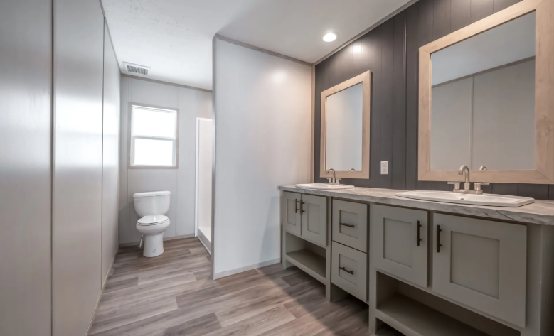 Saddle Creek - Image 5