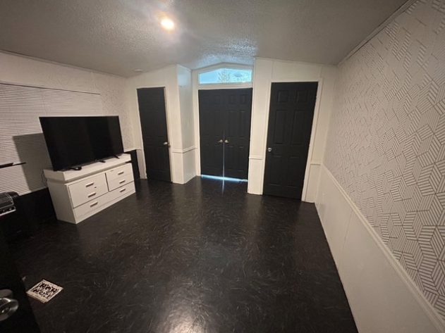 Maple Manor - Image 10