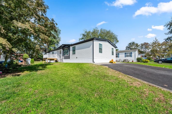 Oxford Village - Image 1