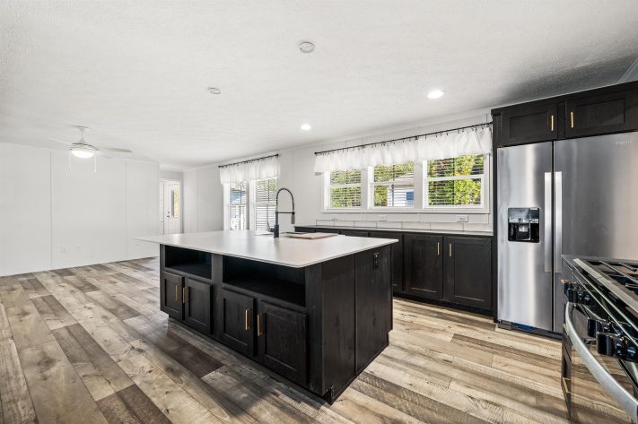 Oxford Village - Image 3