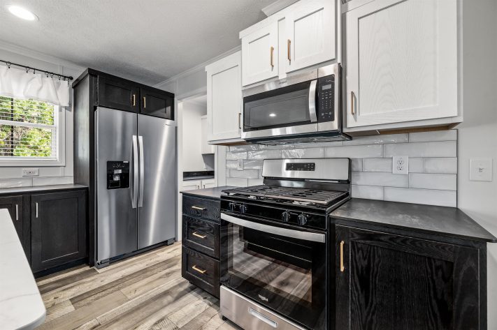 Oxford Village - Image 4