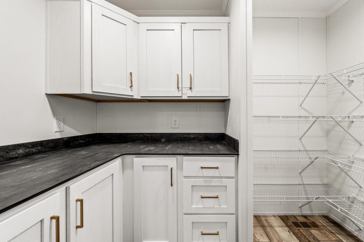 Oxford Village - Image 5