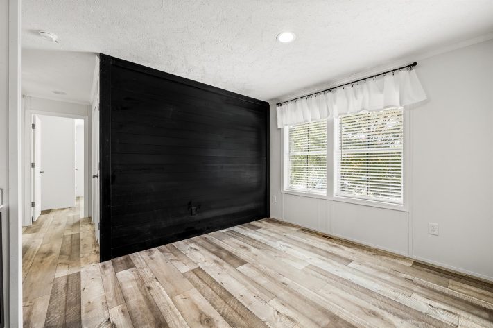 Oxford Village - Image 6