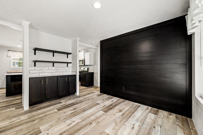 Oxford Village - Image 7