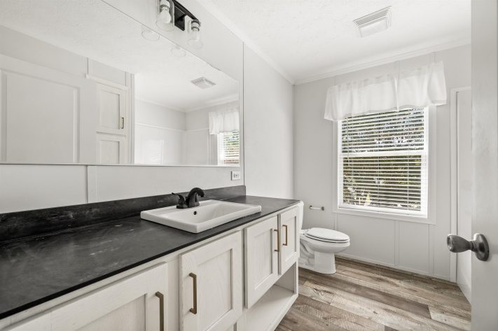 Oxford Village - Image 8