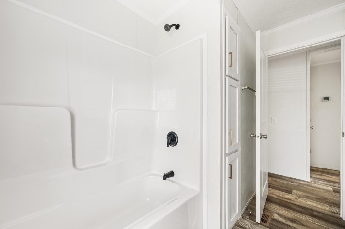 Oxford Village - Image 9