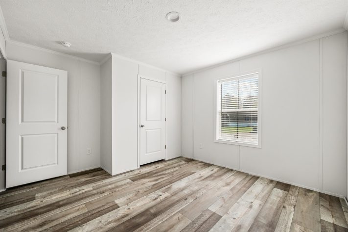 Oxford Village - Image 10