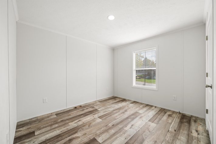 Oxford Village - Image 13