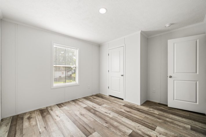 Oxford Village - Image 14