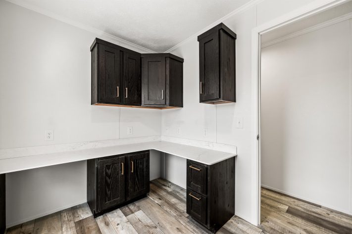 Oxford Village - Image 15