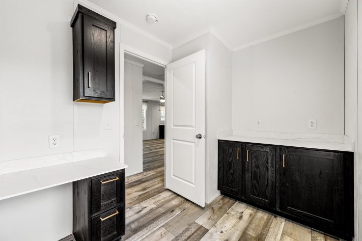 Oxford Village - Image 16